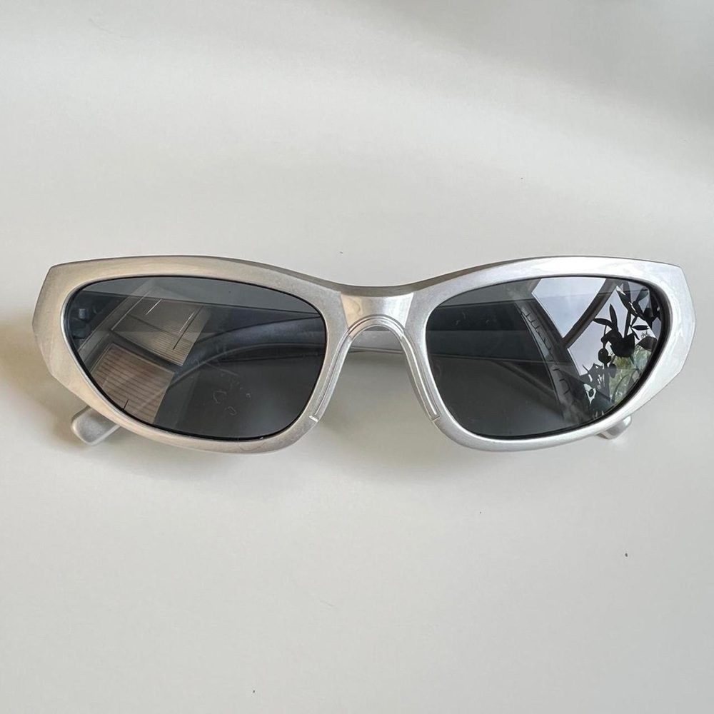 y2k 2000s vintage style chrome silver surfer sunglasses